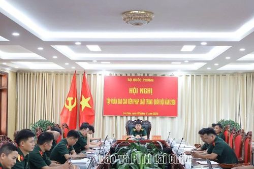 Hội nghị tập huấn báo cáo viên pháp luật trong quân đội