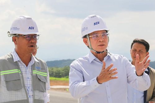 Chủ tịch UBND tỉnh Lâm Đồng Hồ Văn Mười kiểm tra thực địa tại Cảng hàng không quốc tế Liên Khương