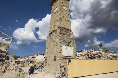 Động đất liên tiếp làm rung chuyển miền trung Italia