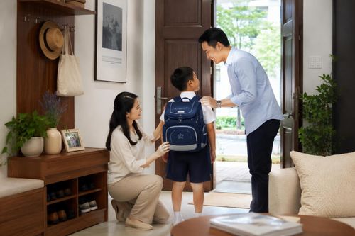 Mùa tựu trường: Làm sao chọn ba lô chống gù thực sự hiệu quả cho trẻ?