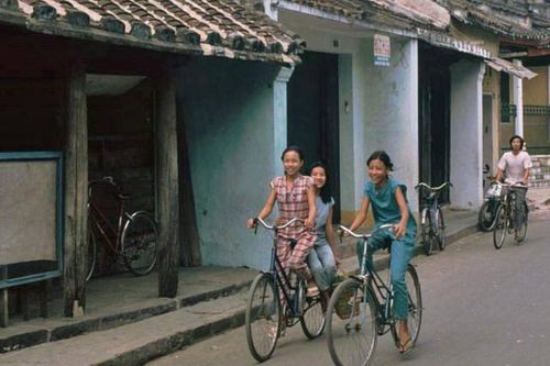 Ảnh hiếm Việt Nam 35 năm trước của khách Tây 3 lần đi xuyên Việt