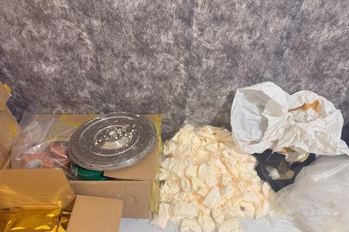 Tạm giữ gần 3,5 tấn kem trộn không có Phiếu công bố sản phẩm mỹ phẩm