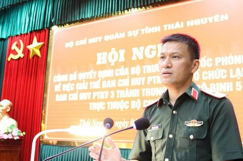 Giải thể, tổ chức lại Ban Chỉ huy phòng thủ khu vực thành Trung đoàn bộ binh, điều động quân số dôi dư cho cấp xã