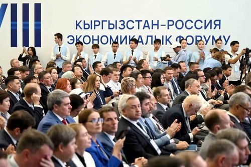 Kyrgyzstan và Nga ký hơn 40 thỏa thuận hợp tác