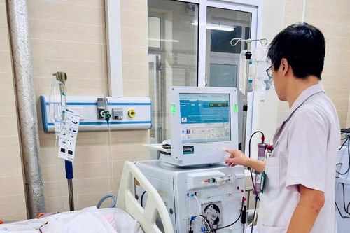 Cấp cứu vì ăn chuối, uống nước dừa thường xuyên