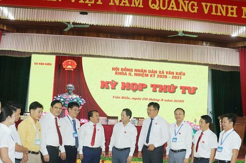 Đồng chí Dương Đình Chỉnh dự Kỳ họp thứ 4, HĐND xã Văn Kiều