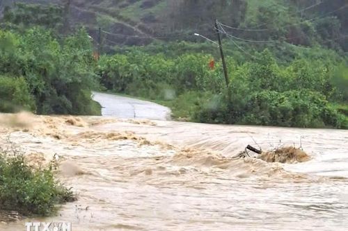 Mưa lớn gây ngập lụt, chia cắt nhiều khu vực ở Nghệ An