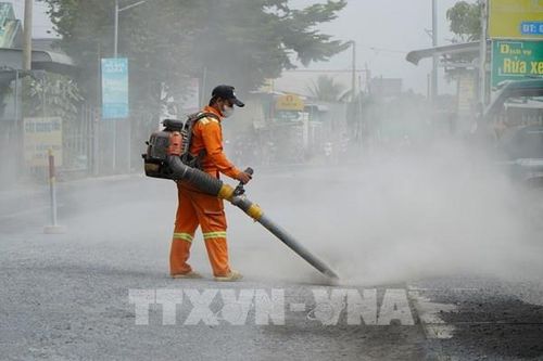 Sau phản ánh của TTXVN, Quốc lộ 30 Đồng Tháp đã thi công trở lại
