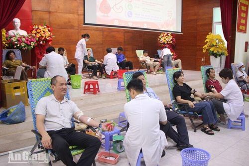 Bệnh viện Sản - Nhi An Giang tiếp nhận 200 đơn vị máu hiến