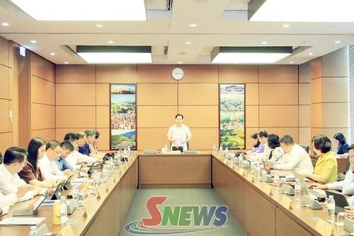 Đoàn ĐBQH tỉnh Sơn La thảo luận tại tổ về các đề án và dự án