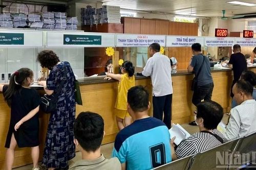 Bệnh viện không được thu thêm tiền của người bệnh bảo hiểm y tế nếu không đăng ký khám theo yêu cầu