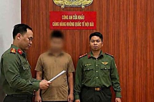 Phát hiện 'cò mồi' hành khách để hưởng tiền chênh lệch tại sân bay Nội Bài