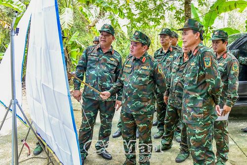 Kiểm tra công tác hậu cần và phương án diễn tập chiến đấu phòng thủ