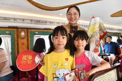 Trải nghiệm đáng nhớ cùng đoàn tàu 'Hà Nội 5 cửa ô'