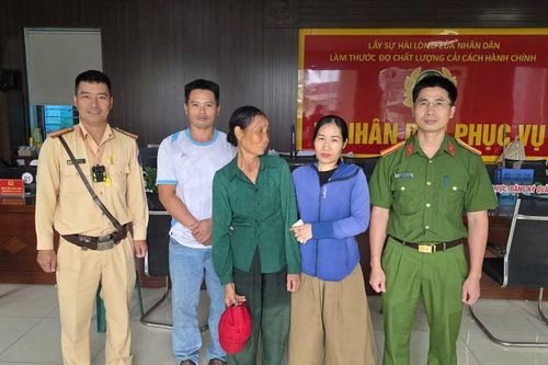 Sau khi giúp người phụ nữ đi lang thang trên cao tốc đoàn tụ với gia đình, lực lượng công an tiếp tục làm một việc bất ngờ