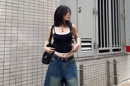 Muốn mặc đẹp với quần short lửng, đừng bỏ qua 5 bí quyết này