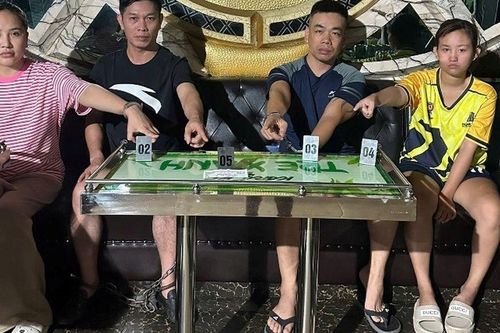 Mang thứ cất giấu trên ô tô vào quán karaoke, Lê Thị Quỳnh cùng 2 người đàn ông bị bắt giữ