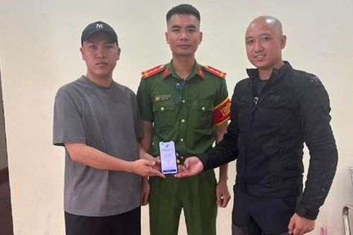 Thanh niên ở Quảng Trị trả lại 5 tỷ đồng cho người đàn ông chuyển nhầm vào tài khoản