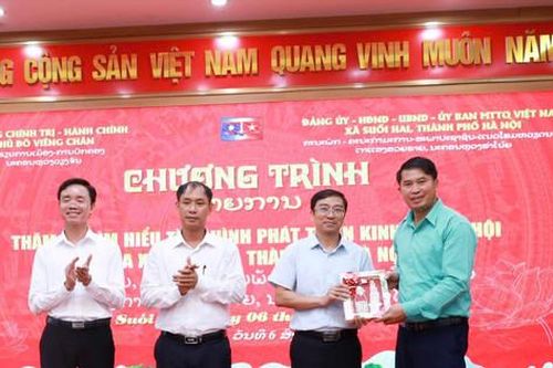 Xã Suối Hai đón đoàn Trường Chính trị - Hành chính Thủ đô Viêng Chăn đến nghiên cứu thực tế