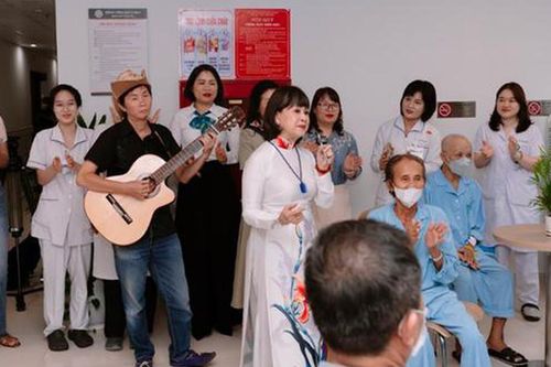 'Khúc ca Blouse trắng': Hành trình chữa lành từ trái tim tại bệnh viện Bạch Mai cơ sở Ninh Bình