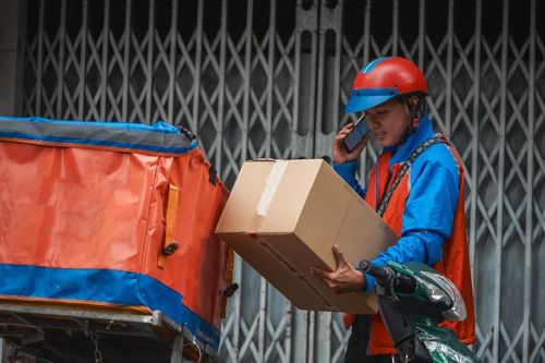Các chủ shop gặp khó khăn gì khi bán hàng trên sàn thương mại điện tử?