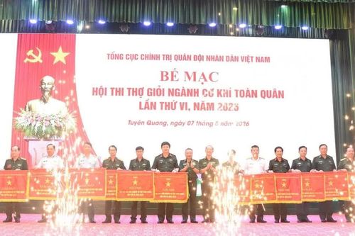Trao danh hiệu Bàn tay vàng tặng 60 thí sinh dự Hội thi thợ giỏi ngành cơ khí toàn quân lần thứ VI