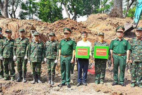 Tư lệnh Quân khu 7 động viên lực lượng tìm kiếm hài cốt liệt sĩ tại Công viên Lê Thị Riêng