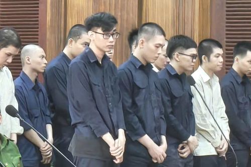 Bí mật bên trong thùng hàng chuyển phát nhanh của đôi nam nữ