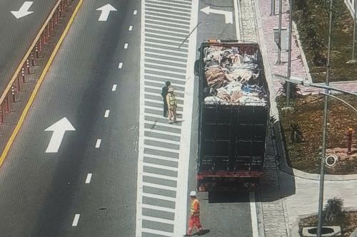 Loạt ô tô thủng lốp trên cao tốc, camera truy dấu hàng trăm km tìm 'thủ phạm'