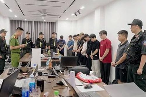 Phê chuẩn khởi tố 14 bị can trong đường dây mạo danh lương y, thu lợi hơn 120 tỉ đồng