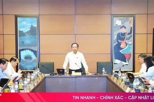 Bí thư Tỉnh ủy Hà Tĩnh Nguyễn Duy Lâm chủ trì phiên thảo luận tổ, Quốc hội khoá XVI