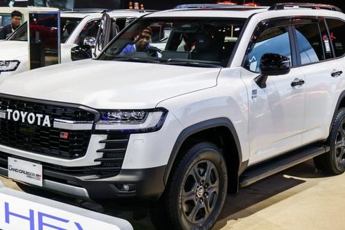 Toyota Land Cruiser hybrid 2026 ra mắt tại Đông Nam Á