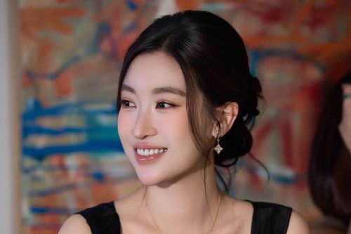 Phu nhân hào môn Đỗ Mỹ Linh xách túi 600 triệu
