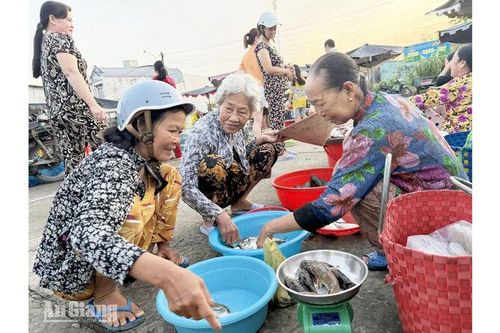Khám phá 'chợ ma' Ngọc Chúc