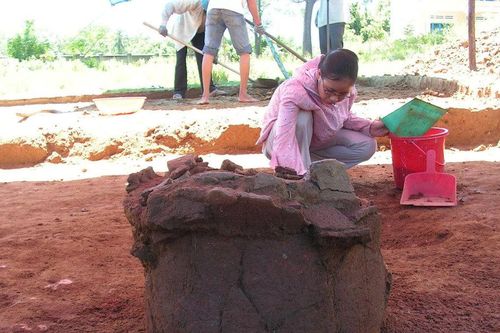 Nền móng đánh thức trầm tích di sản