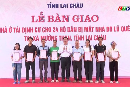 Lễ bàn giao nhà ở tái định cư cho 24 hộ dân bị mất nhà do lũ quét tại xã Mường Than