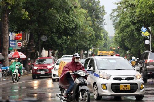 Ngày 7/8: Bắc Bộ và Bắc Trung Bộ tiếp tục mưa dông, nhiều vùng biển gió mạnh