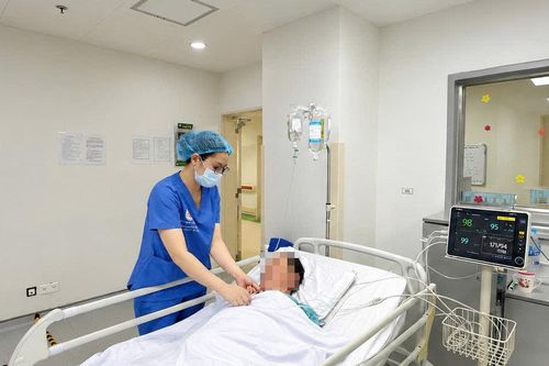 Uống mật cá trắm cùng rượu, người đàn ông tổn thương gan nặng