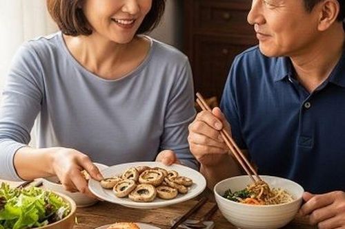 Sau tuổi 45, phụ nữ không còn sợ chồng ít gần gũi, điều khiến họ tổn thương nhất lại là 3 điều này