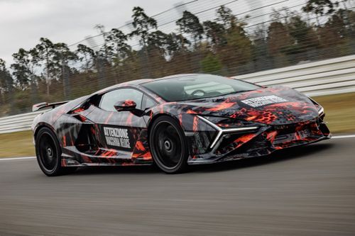 Kỷ lục trên đường đua của siêu xe Lamborghini Revuelto SV