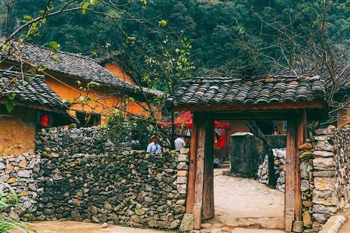 Liên kết phát triển du lịch cộng đồng vùng Công viên địa chất cao nguyên đá Đồng Văn