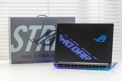 Laptop ROG Strix SCAR giá gần 180 triệu đồng
