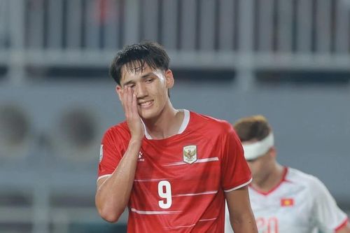 Từ người hùng được Indonesia tung hô, Mitchell Baker bị 'ném xuống mặt đất'