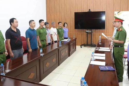 Khai thác cát trái phép trên sông Đà, 4 đối tượng bị khởi tố