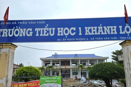 Cà Mau giảm hơn một nửa đầu mối trường công trước năm học mới
