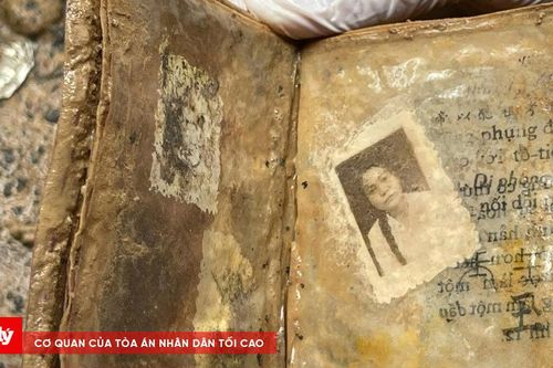 Phát hiện ảnh phụ nữ trong mộ liệt sĩ chưa rõ danh tính