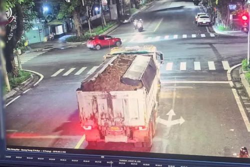 Hà Nội: Camera AI truy vết, CSGT làm rõ danh tính tài xế xe tải làm rơi bùn đất trong đêm