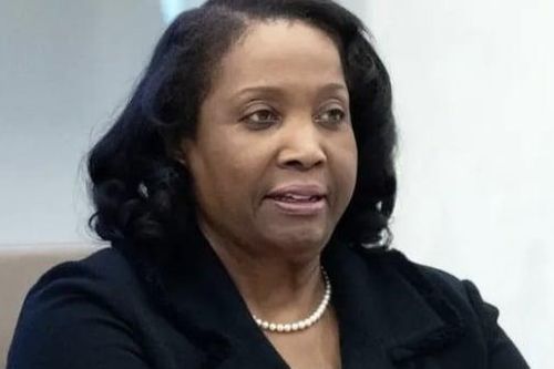 Ông Trump lại muốn sa thải Thống đốc Fed Lisa Cook