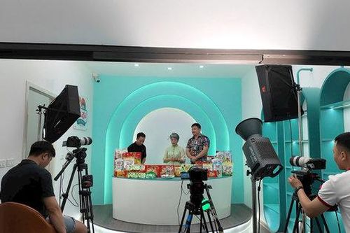 Lãnh đạo xã An Khánh trực tiếp 'lên sóng' livestream, thúc đẩy 'kinh tế số' địa phương