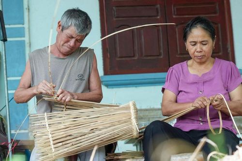 Làng đan nơm trăm tuổi lên 'chợ số'